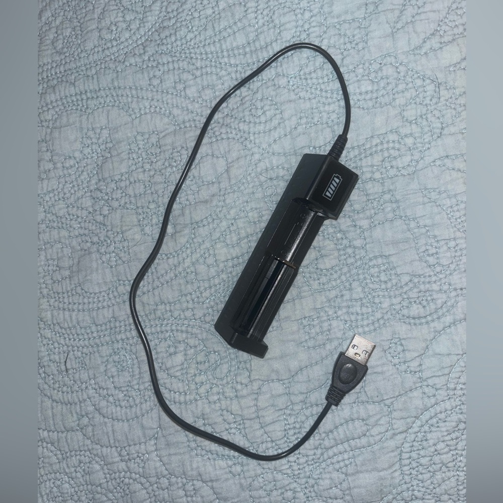 Black USB Battery Charger
